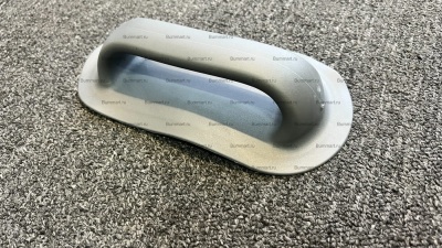 Ручка лодочная большая (Серая) Ручка транспортировочная для установки на баллонах надувных лодок среднего и большого размера. Размер основания 103х210 мм.