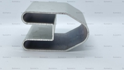 Стрингер для пайола 9 мм П-образный (10-600см). Предназначен для фиксации жесткого составного пайола на 9 мм. Дает возможность существенно увеличить продольную жесткость судна. Изготовлен из алюминиевого сплава.Внимание!!! Цена указана за 10см без заглуше