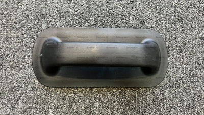 Ручка лодочная малая (Черная) данный аксессуар устанавливается на надувной баллон. Размеры основания: 198 мм Х 83 мм.