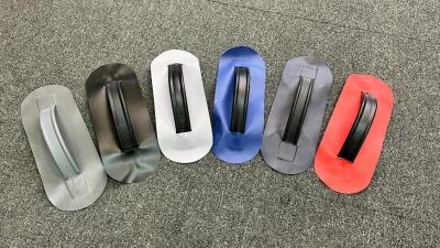 Ручка рулевого (Серая) сделана из пвх ткани имеет 2 ребра жесткости Обычно располагается на правом борту лодки. Находясь в зоне досягаемости правой руки «рулевого», она дает ему дополнительную опору, существенно расширяя возможности по управлению судном п