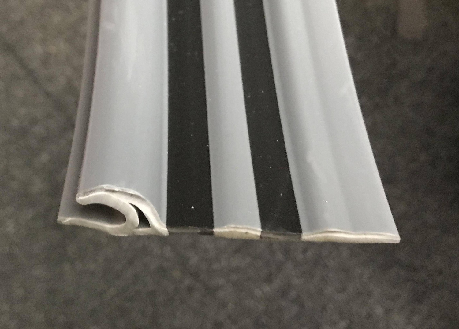 Привальный брус 70мм (Серо-Черный) купить по выгодной цене 185 руб. Boatplastic в магазине bummart.ru