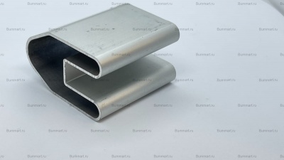 Стрингер для пайола 9 мм П-образный (10-600см). Предназначен для фиксации жесткого составного пайола на 9 мм. Дает возможность существенно увеличить продольную жесткость судна. Изготовлен из алюминиевого сплава.Внимание!!! Цена указана за 10см без заглуше