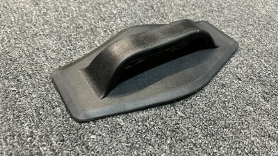 Ручка лодочная шестиугольная (Черная) для надувного баллона надувной лодки пвх. Материал: ПВХ. Размеры основания: 240 x 135 мм. Цвет: черный.