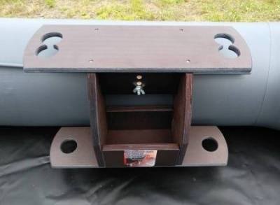 Столик для эхолота и аккумулятора на ликтрос (с держателем спиннингов)