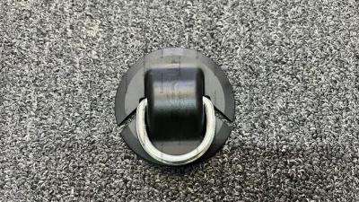 Рым буксировочный для лодок ПВХ, кольцо для крепления груза в лодке ПВХ. Приклеиваются к баллону лодки (клей в комплект не входит). Размеры основания 78*75 мм Стальное кольцо из прутка d5.