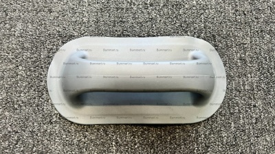 Ручка лодочная большая (Серая) Ручка транспортировочная для установки на баллонах надувных лодок среднего и большого размера. Размер основания 103х210 мм.