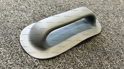 Ручка лодочная большая (Серая) Ручка транспортировочная для установки на баллонах надувных лодок среднего и большого размера. Размер основания 103х210 мм.