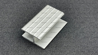 Профиль для пайола H-типа 9 мм 100см Служит для соединения элементов деревянного пайола между собой. Назначение - для пайола толщиной 9 мм Цена указана за 1 погонный метр продается кратно 1 м максимальный цельный кусок 3м Внимание! не путать с (Мамой 9мм)