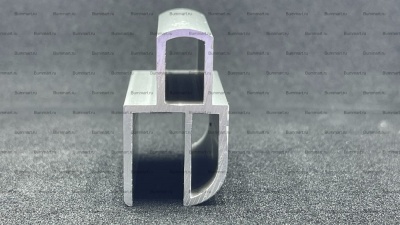 Боковой 9 мм z-профиль нарезка по 5см.  Устанавливается на боковые торцы щитов составного пайола надувной лодки. На выступающий элемент этого профиля защелкиваются боковые стрингеры. Такая конструкция замка способствует существенному увеличению продольной